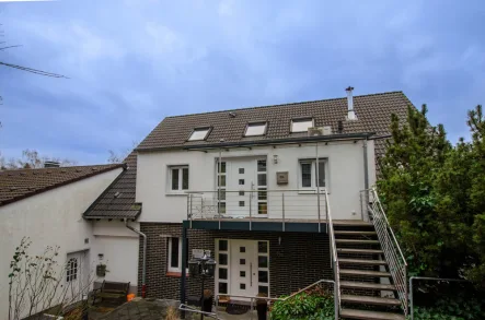 Aussenansicht - Wohnung mieten in Hattingen - Wohnen wie im Eigenheim: Familienwohnung in Holthausen vereint Eleganz und Komfort