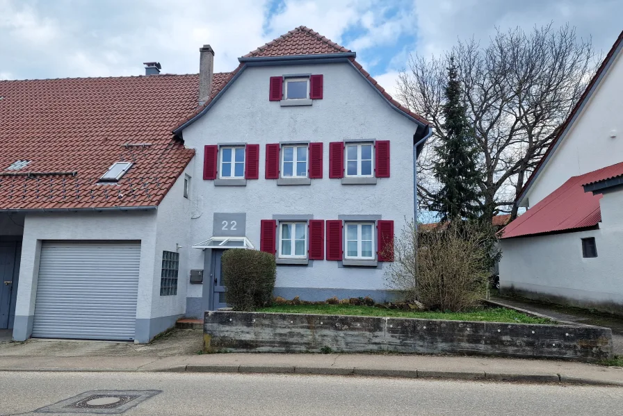 Wohnhaus mit 2 Wohnungen