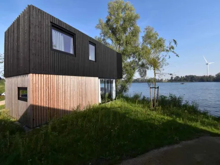 Ferienhaus Holland kaufen006 - Haus kaufen in Zwartewaal - Was für ein Platz für 4 Personen. Ein paar mehr am Wasser! (2142)