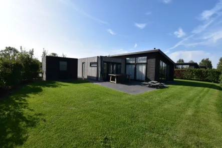 ferienhaus-kaufen-niederlande-001 - Haus kaufen in Herkingen - Fantastisches Grundstück mit Blick über die Polder von Herkingen (2160)