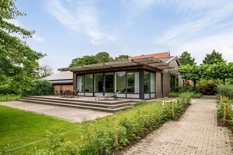 Ferienhaus Holland kaufen 03 - Haus kaufen in Snikzwaag - Drei luxuriöse Ferienhäuser mit Panoramablick (2560)