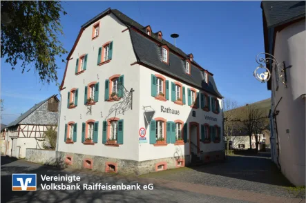 Straßenansicht - Haus kaufen in Veldenz - Altes Rathaus in Veldenz - Denkmalschutz