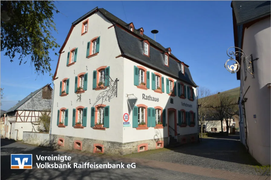 Straßenansicht - Haus kaufen in Veldenz - Altes Rathaus in Veldenz - Denkmalschutz