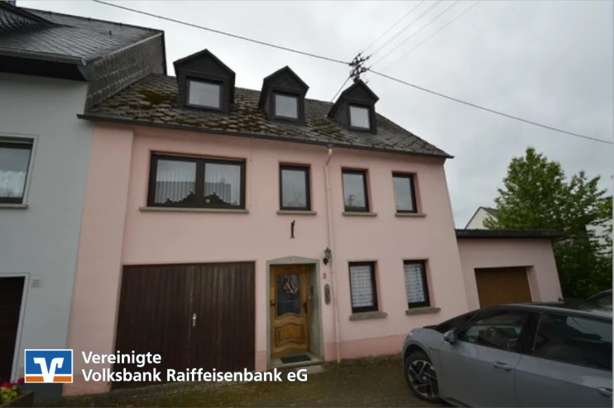 Straßenansicht - Haus kaufen in Morbach-Merscheid - Wohnhaus mit Werkstatt