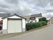 Garage im hinteren Grundstücksbereich