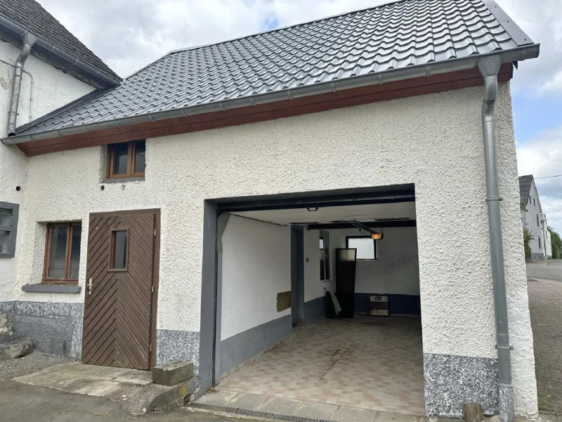 Garage zur Straßenseite