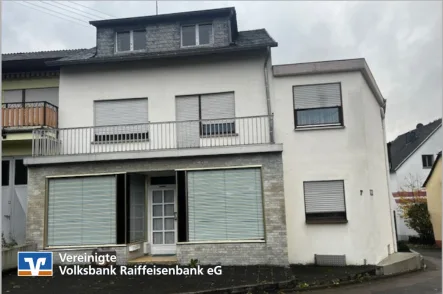 Straßenansicht - Haus kaufen in Neumagen-Dhron-Dhron - Platz für Ideen