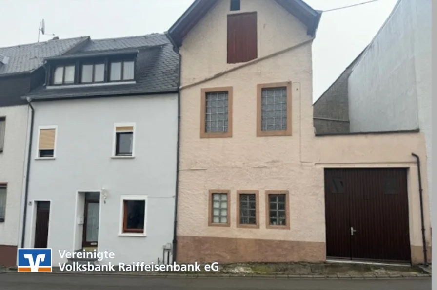 Straßenansicht - Haus kaufen in Bernkastel-Kues-Wehlen - Ideales Ferien-/Gästehaus mit Nebengebäude