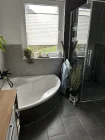 großes Badezimmer