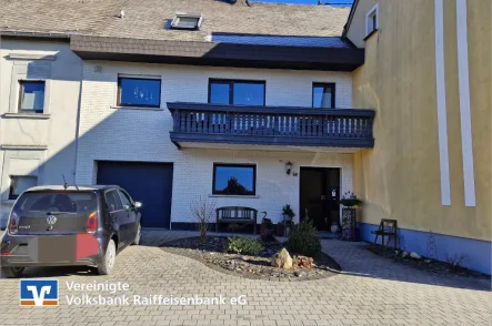 Straßenansicht - Haus kaufen in Monzelfeld - Super gepflegtes Familienhaus