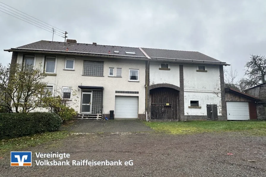 Außenansicht - Haus kaufen in Reichenbach - Charmantes Mehrfamilienhaus in zurückgezogener Lage