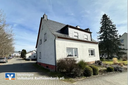 Außenansicht - Haus kaufen in Laubach - Einfamilienhaus mit Scheune