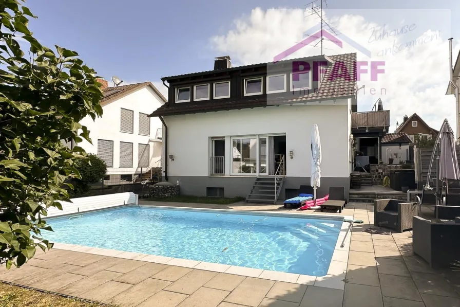 Pool (2) - Haus kaufen in Rielasingen - Zuhause ankommen in Rielasingen! Traumhaftes Einfamilienhaus mit Pool, Wellnessoase und vielem mehr