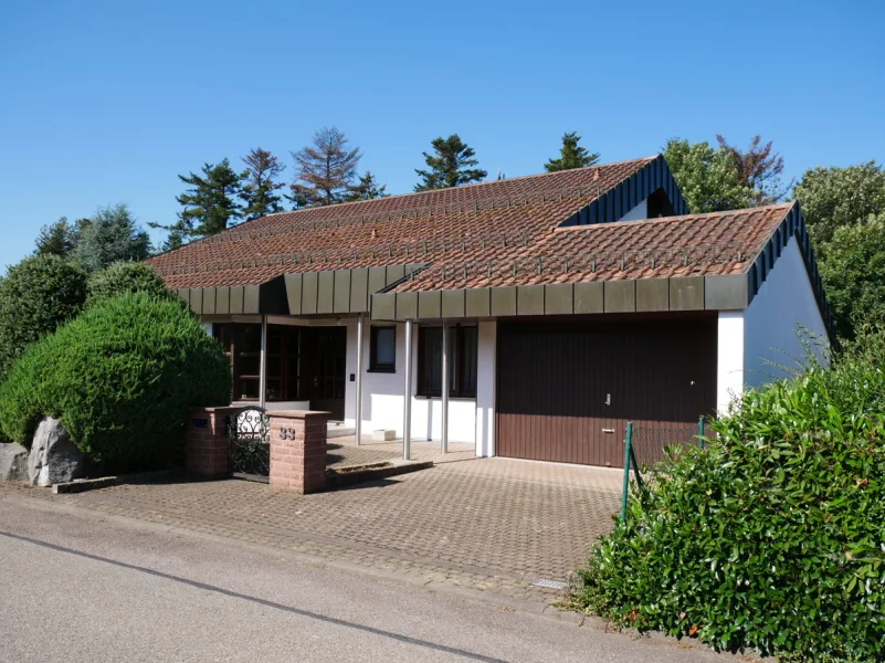 Außenansicht - Haus kaufen in Spraitbach - Ruhige Oase mit Blick ins Grüne!