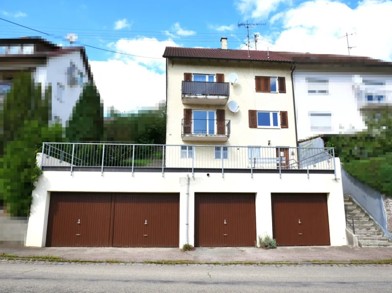 Außenansicht - Haus kaufen in Schwäbisch Gmünd - Doppelhaushälfte mit Ausbaupotenzial!