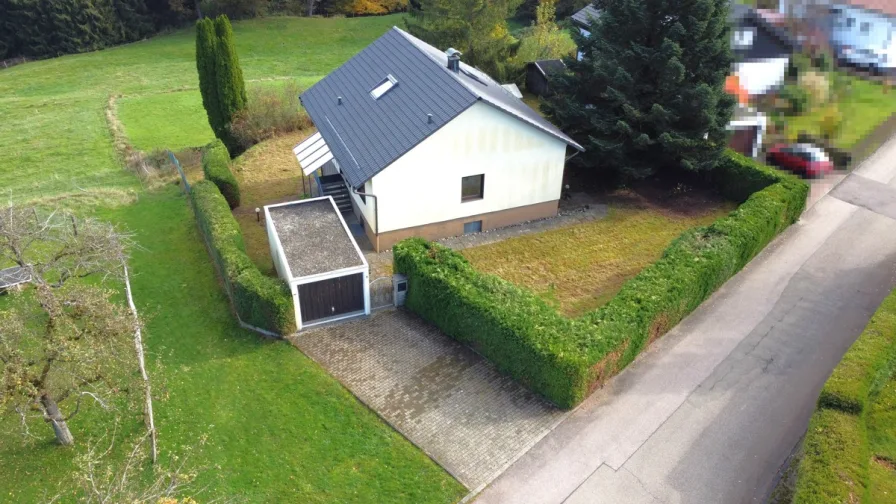 Titelbild - Haus kaufen in Spraitbach - Einfamilienhaus mit einzigartigem Ausblick!