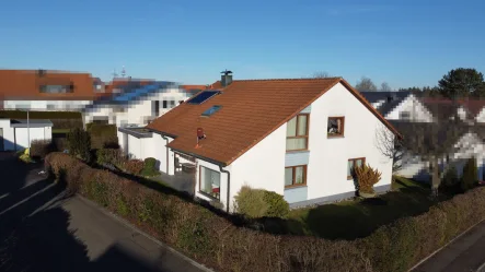 Luftaufnahme - Haus kaufen in Durlangen - Ein Ort zum Ankommen: Familienfreundliches Zuhause in ruhiger Lage!