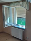 Fenster z.T. mit Rollläden