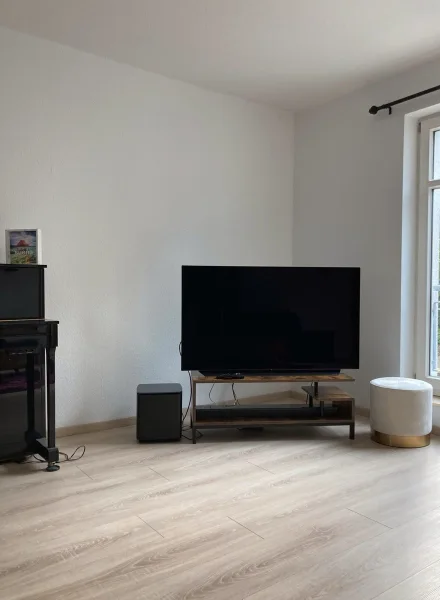 Wohnzimmer mit OLED -TV und Bose Sound System