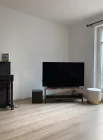 Wohnzimmer mit OLED -TV und Bose Sound System