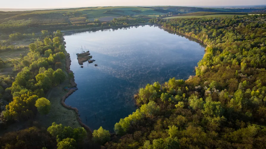 - Grundstück kaufen in Starnberg - Unberührtes Naturwunder in Ungarn-Privater Badesee mit Wald, Wiese und bebaubarem Grundstück-112 Hektar