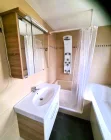 1. OG modernisiertes Bad mit Wanne und Massagedusche