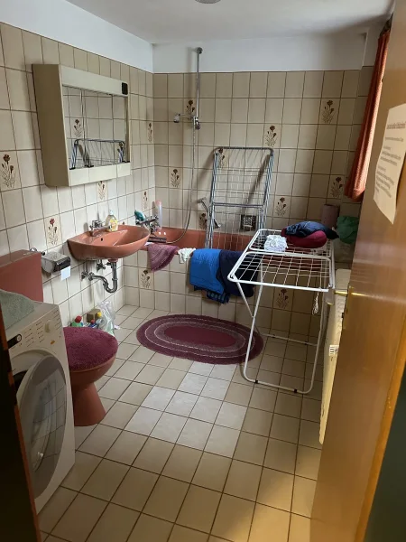 Bad.. - Haus kaufen in Häusern - +++Wohnhaus renovierungsbedürftig ideal für Handwerker+++