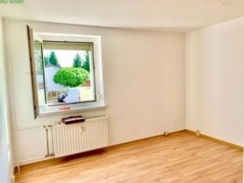 Schlafzimmer mit Fenster zum ruhigen Innenhof