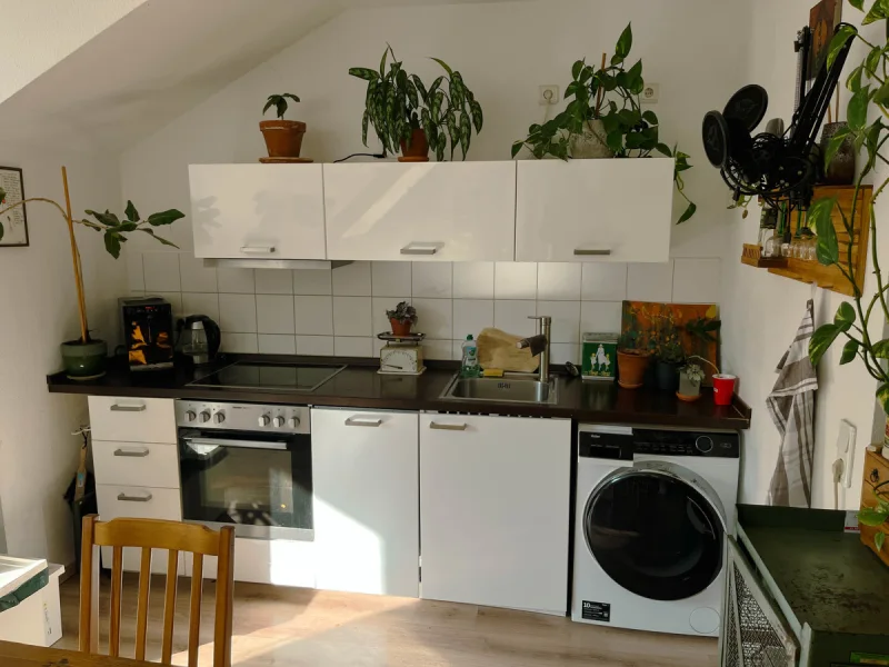 Küche - Wohnung kaufen in Chemnitz - Helle Dachgeschosswohnung in Kaßberg