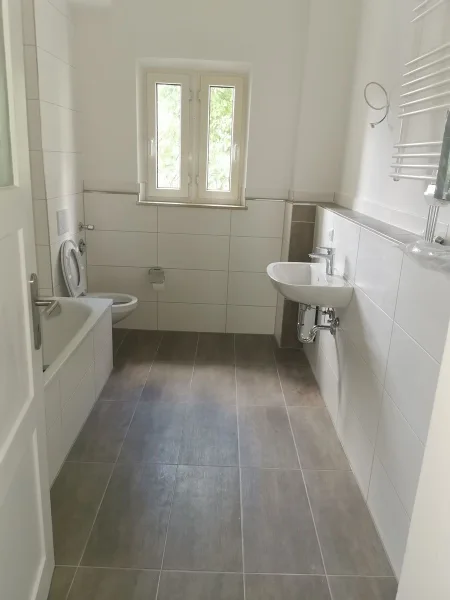 Badezimmer - Wohnung kaufen in Nürnberg - 2022 Neu Sanierte & Helle 2,5 Zimmer ETW  in zentraler Lage Nürnberg