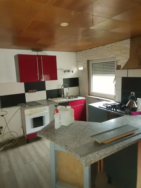 EG Küche - Haus kaufen in Dessighofen - Sanierungsbedürftiges Einfamilienhaus mit Baugrundstüclk