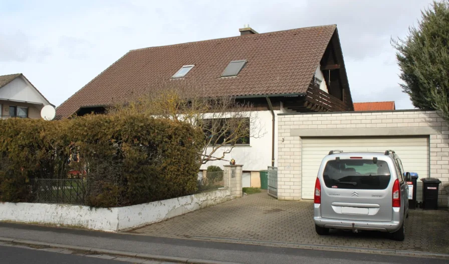 Hausansicht - Haus kaufen in Röthlein - Sie haben eine große Familie...  Geräumiges Einfamilienhaus sucht Großfamilie