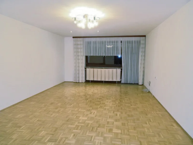 Schlafzimmer - Wohnung kaufen in Schwandorf - +++Charmante 4-Zimmer-Wohnung mit 110 m² in erstklassiger Lage im 1. Stock+++