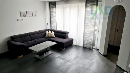 Wohnzimmer+Windfang - Haus kaufen in Essen / Kray - Modernes Reiheneckhaus in Essen-Kray mit gehobener Ausstattung