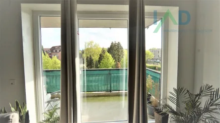 Blick zum Balkon - Wohnung kaufen in Hamburg / Schnelsen - Attraktive 3-Zimmer-ETW in zentraler Lage vonHamburg-Schnelsen