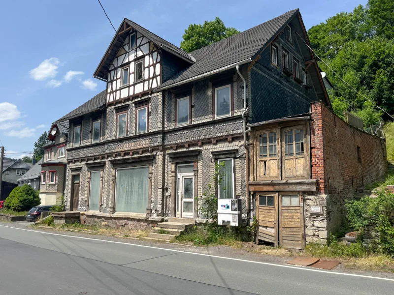 Frontansicht - Haus kaufen in Neuhaus am Rennweg - Wohn- und Geschäftshaus im Thüringer Schiefergebirge