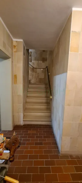 Treppenabgang zu den Kellerräumen