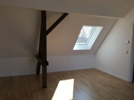  - Wohnung kaufen in Glauchau - Moderne Dachgeschosswohnung mit Fußbodenheizung und Terrasse in gepflegter Umgebung von Glauchau