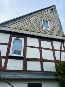 Ostgiebel - Haus kaufen in Stollberg - Fachwerkhaus fußläufig zur Innenstadt