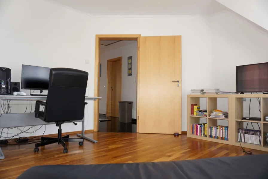 DG Büro mit Balkon