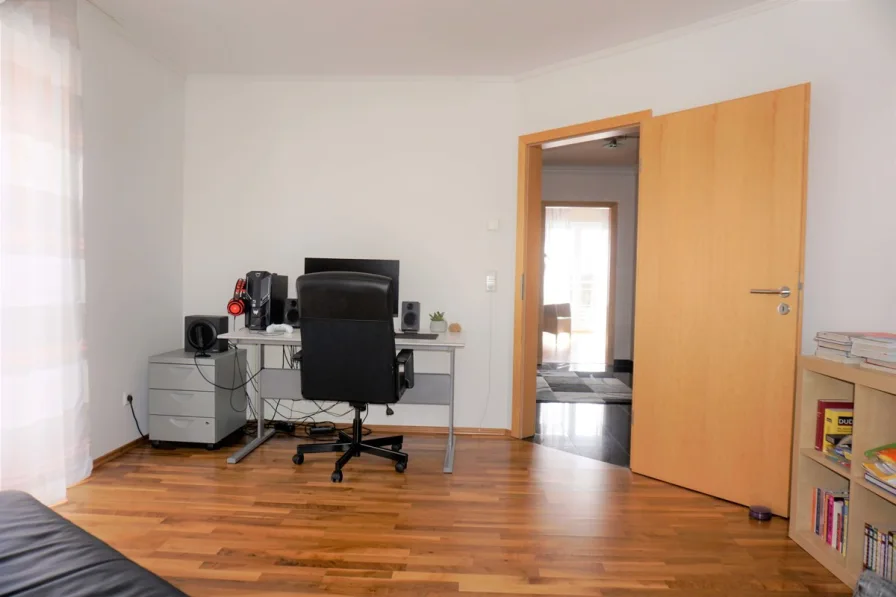 DG Büro mit Balkon