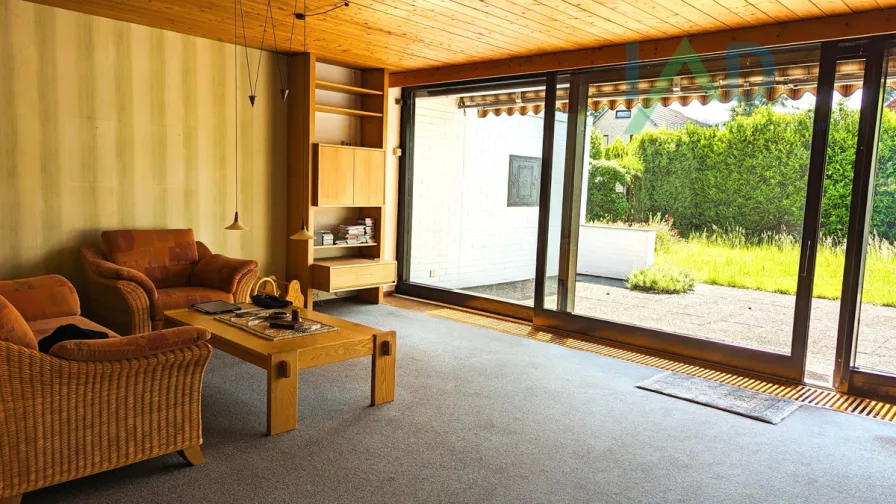 Relax-Bereich vor der Fensterfront - Haus kaufen in Delmenhorst - Sonniges Grundstück mit Doppelhaushälfte im Bauhausstil- modernes Raumkonzept!