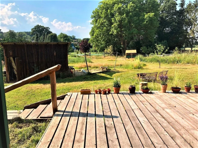 Terrasse mit Gartenblick