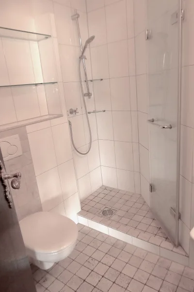 Dusche im Gäste WC