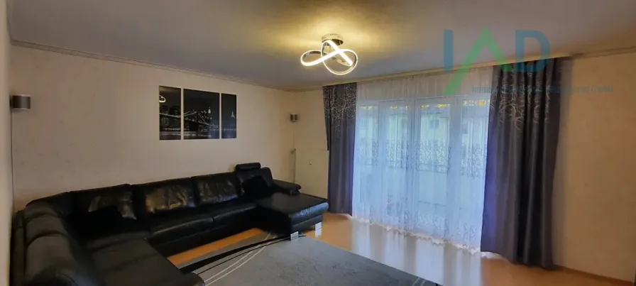 Wohnzimmer - Wohnung kaufen in Baden-Baden, Oos - Eine moderne 4-Zimmerwohnung in Baden-Baden, Oos.