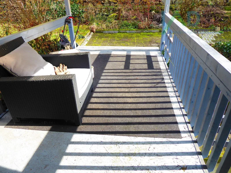 Überdachte Terrasse vor Kinderzimmer I