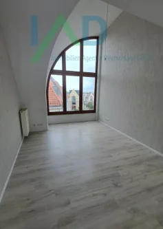 WZ mit Panoramafenster und Domblick - Wohnung kaufen in Halberstadt - Wunderschöne Maisonetten-Wohnung. Zentrale Lage. Balkone + Dachterrasse + Fahrstuhl