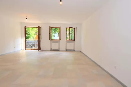 Wohnzimmer - Wohnung kaufen in Schwabach - Großzügige Eigentumswohnung mit Altstadtflair