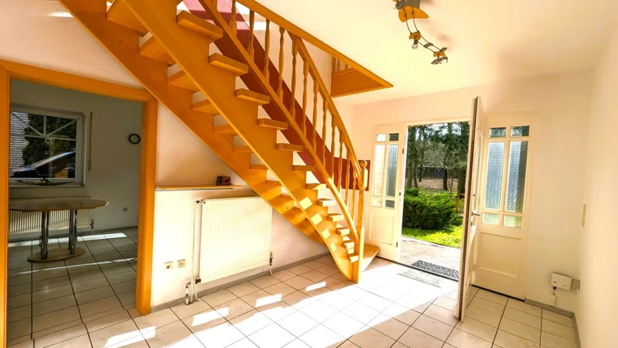 Diele mit Treppe ins OG - Haus kaufen in Dörpen - Wippingen - Einfamilienhaus mit Integriertem Wintergarten in ruhiger LageSauna,Terrasse und Garten ..