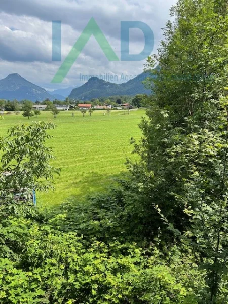 Panoramablick  - Haus kaufen in Brannenburg - Renovierungsbedürftiges 2-Familienhaus mit rustikalem Charme in Traumlage zu verkaufen